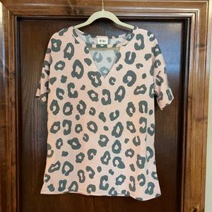 SUPER cute leopard top